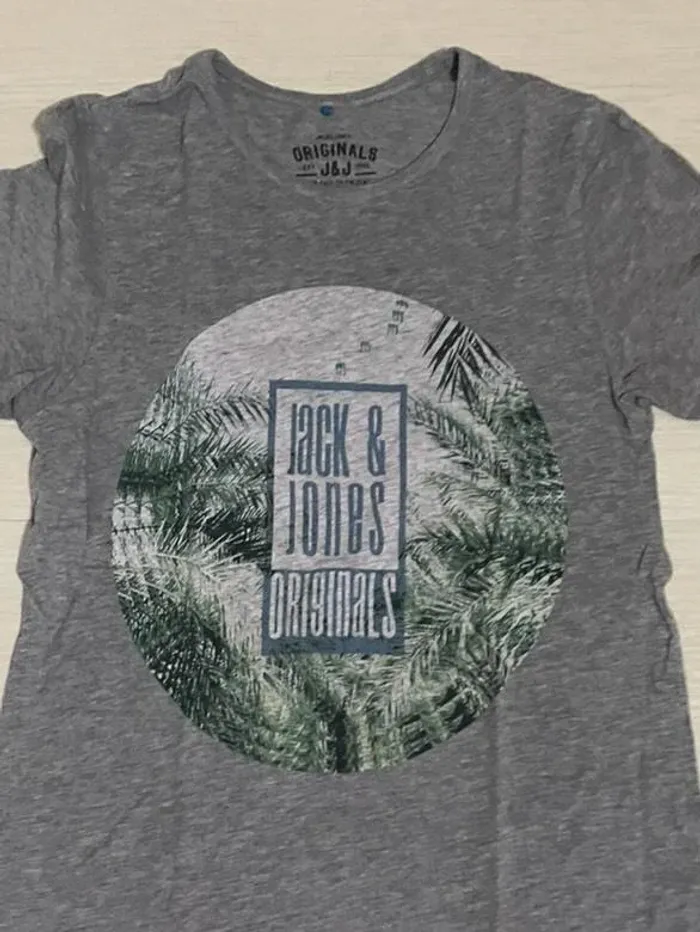 Trois tee-shirts Jack & Jones - photo numéro 2