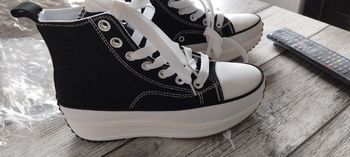 Baskets compensées NEUVES P.37