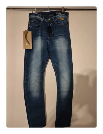 Jean Leeyo jeans
