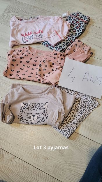 Lot 3 pyjamas