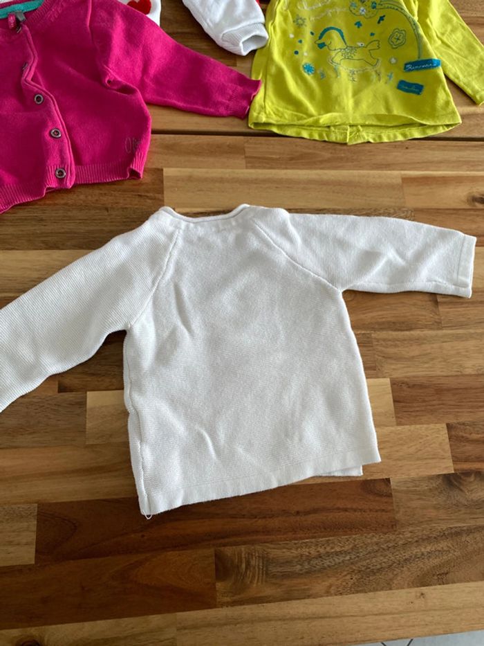 Lot de gilets et un t-shirt - photo numéro 4