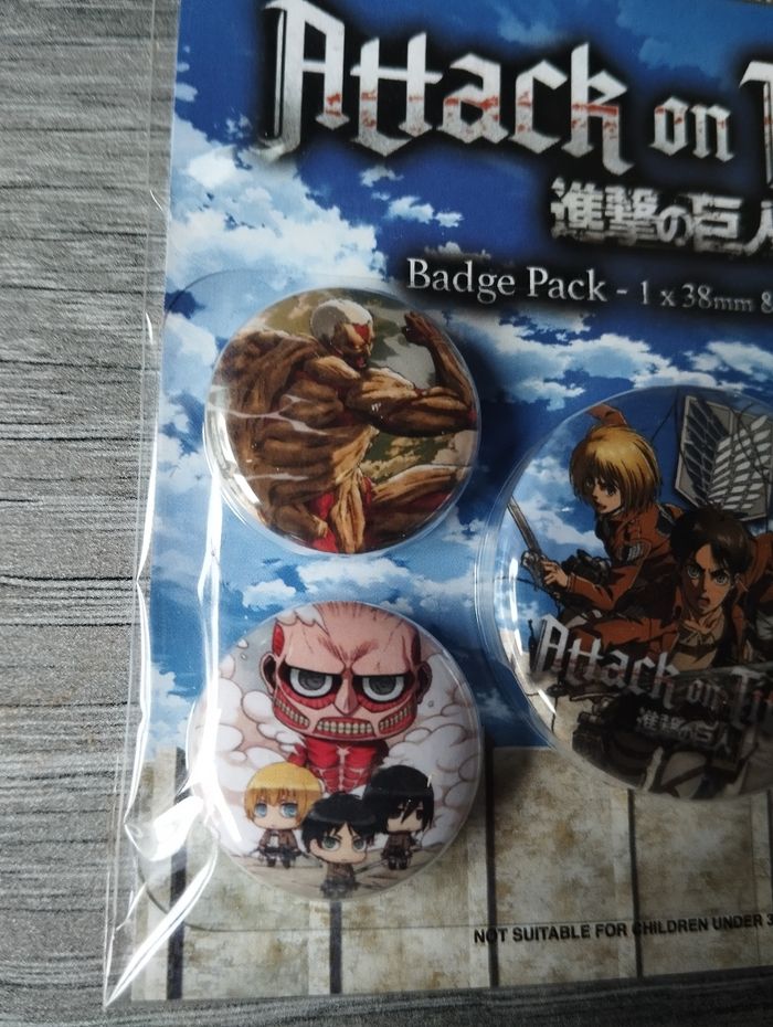 Attack On Titan : Pack 5 badges - photo numéro 2