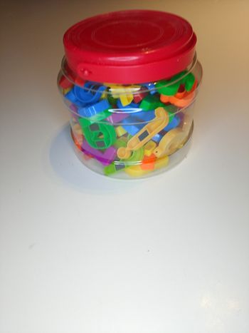 Lot 108 lettre magnétiques en plastique