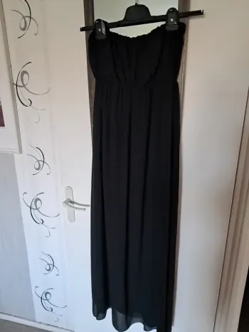 Robe longue noire sans manche