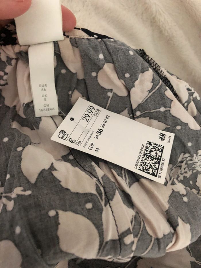 Robe H&M neuve taille 36 - photo numéro 4