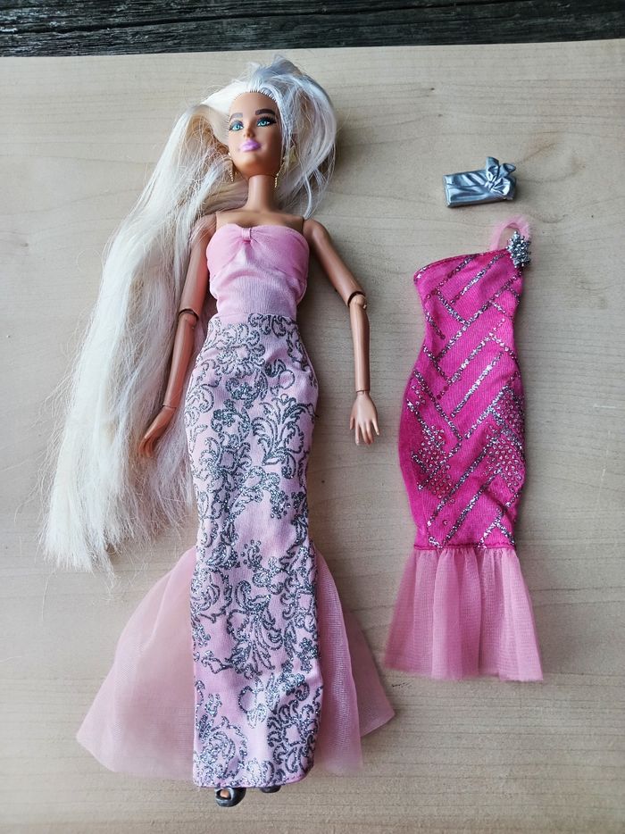 Barbie influenceuse canon yeux verts cheveux extras longs blonds platine - photo numéro 6