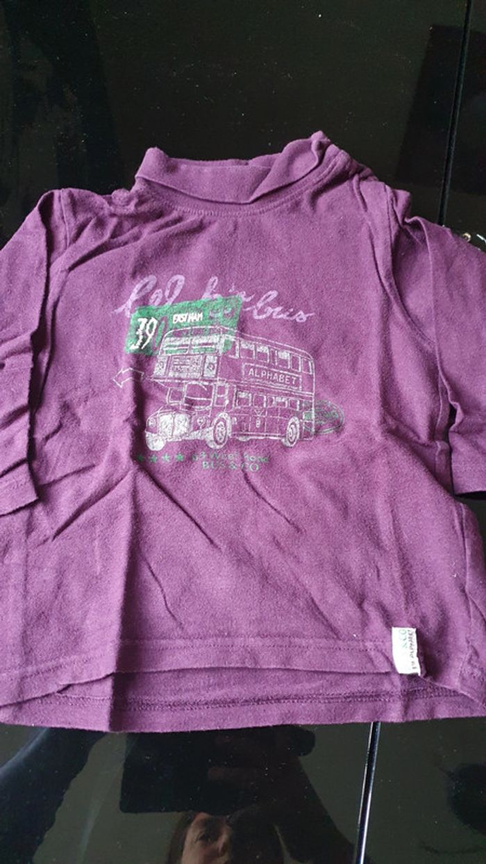 Lot de vêtements tee-shirt polo 2 ans - photo numéro 7