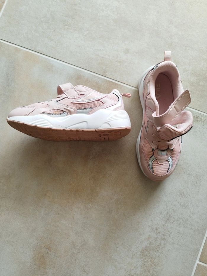 Baskets Fila taille 33 - photo numéro 3