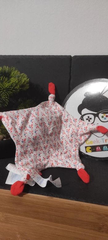 doudou mouchoir plat obaibi Okaïdi etoile blanc rose bleu feuille noeud éponge