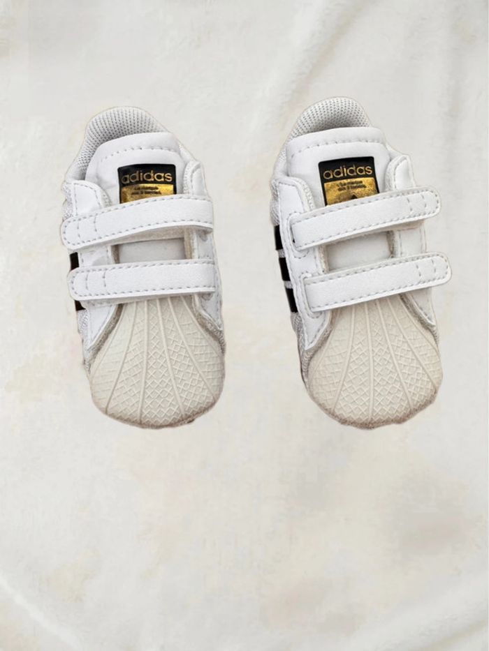 🌷Petite paire de basket bébé taille 18 🌷