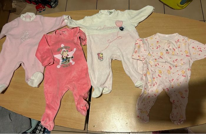 Lit de 25 vêtements taille 3 mous - photo numéro 2