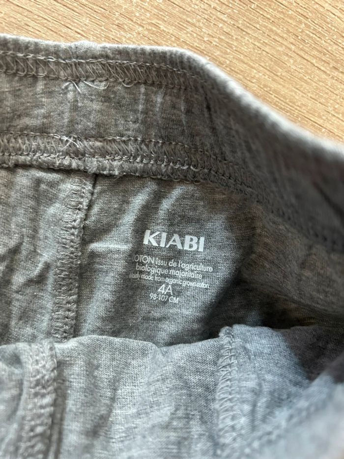 Short gris • Kiabi • 4 ans - photo numéro 2