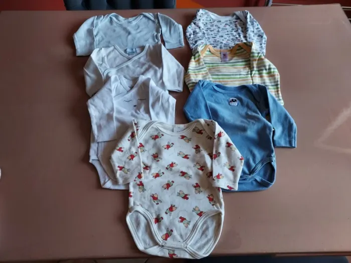 lot 7 bodies manches longues 6 mois