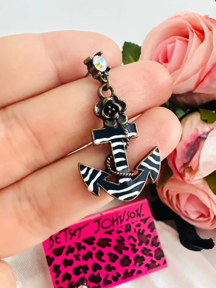 🛶Boucles d’oreilles Betsey Johnson – ancre marin zébrée strass fleur - photo numéro 2