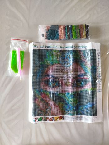 Diamond painting femme sur ton vert #A140