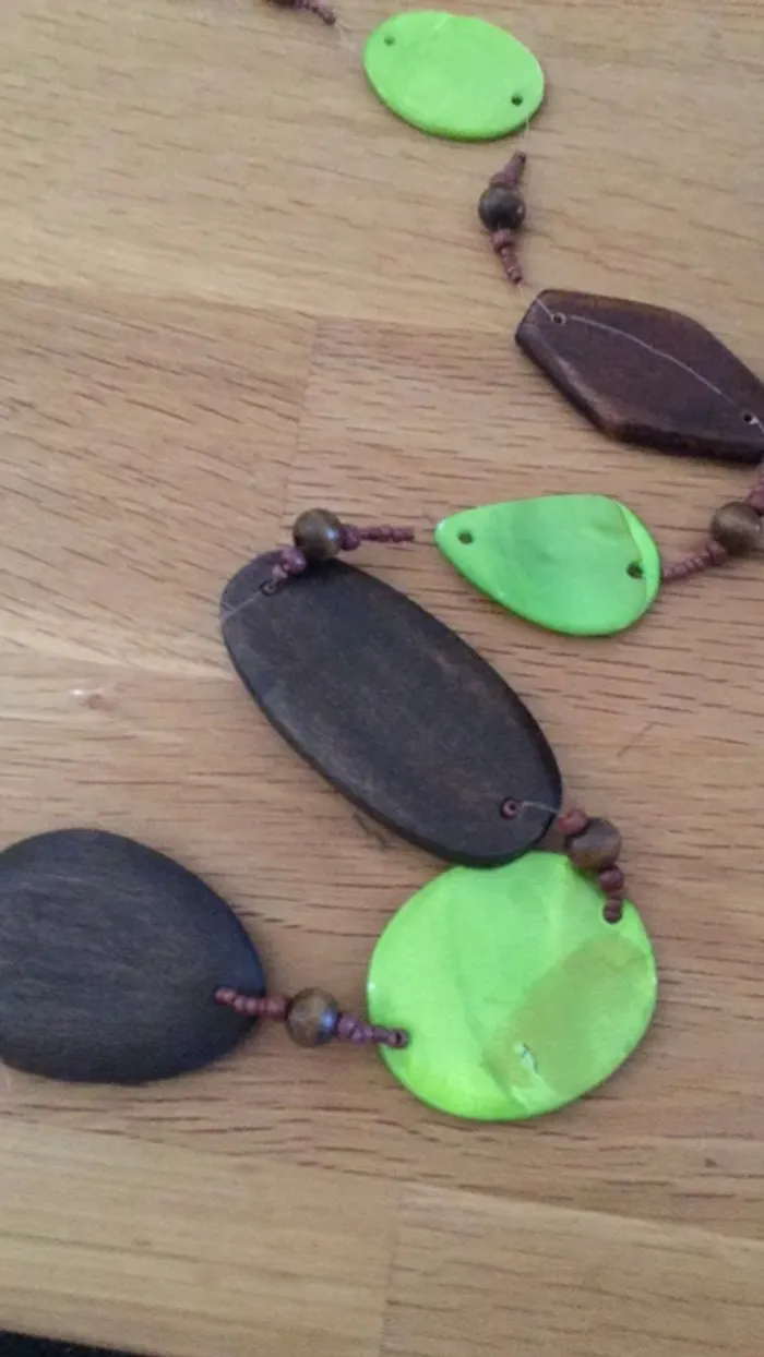 Collier bois marron et vert - photo numéro 2