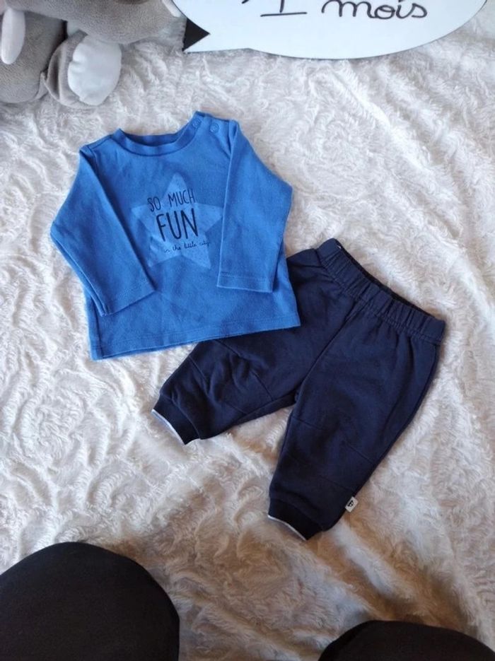 Ensemble (tee shirt manches longues+pantalon style jogging) Garçon 1 mois Étoile Fun Baby club - photo numéro 2