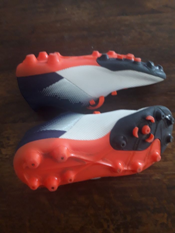 Chaussures de foot taille 31 - photo numéro 3