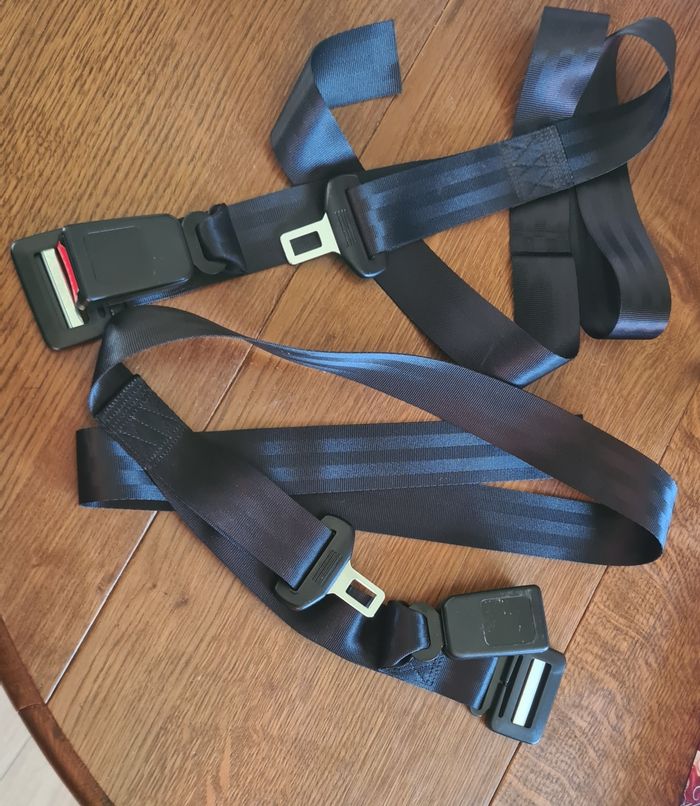 Lot accessoires grossesse : ceintures voiture, ballon de grossesse, ceintures postpartum - photo numéro 2