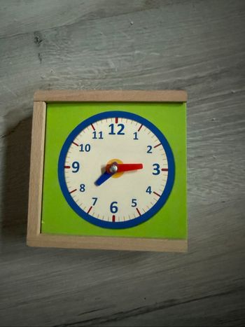 Jeu bois horloge