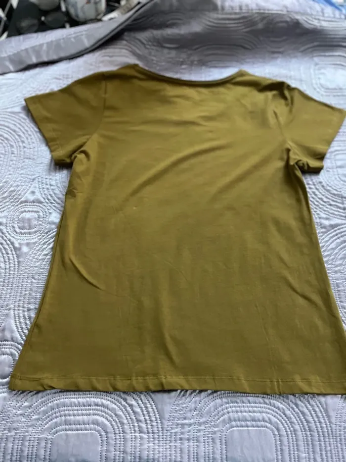 Lot 2 T-shirts femme kaki et blanc T 46 - photo numéro 5