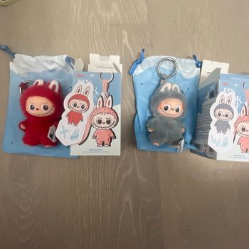 Lot de 2 labubu pin for love