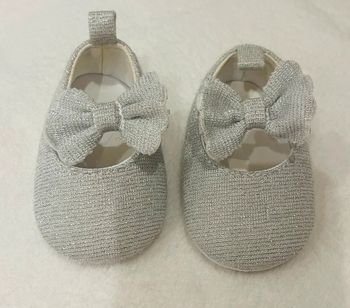 Petites ballerines / chaussures argentés 1/6 mois neuve