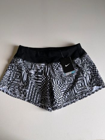 Short neuf & étiquetté Nike running Dri Fit motif damier psychédélique