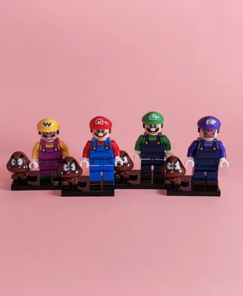 Mario Luigi Waluigi Wario et Goomba au format Lego