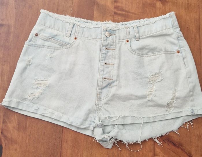 Short en jean bleu clair taille 42