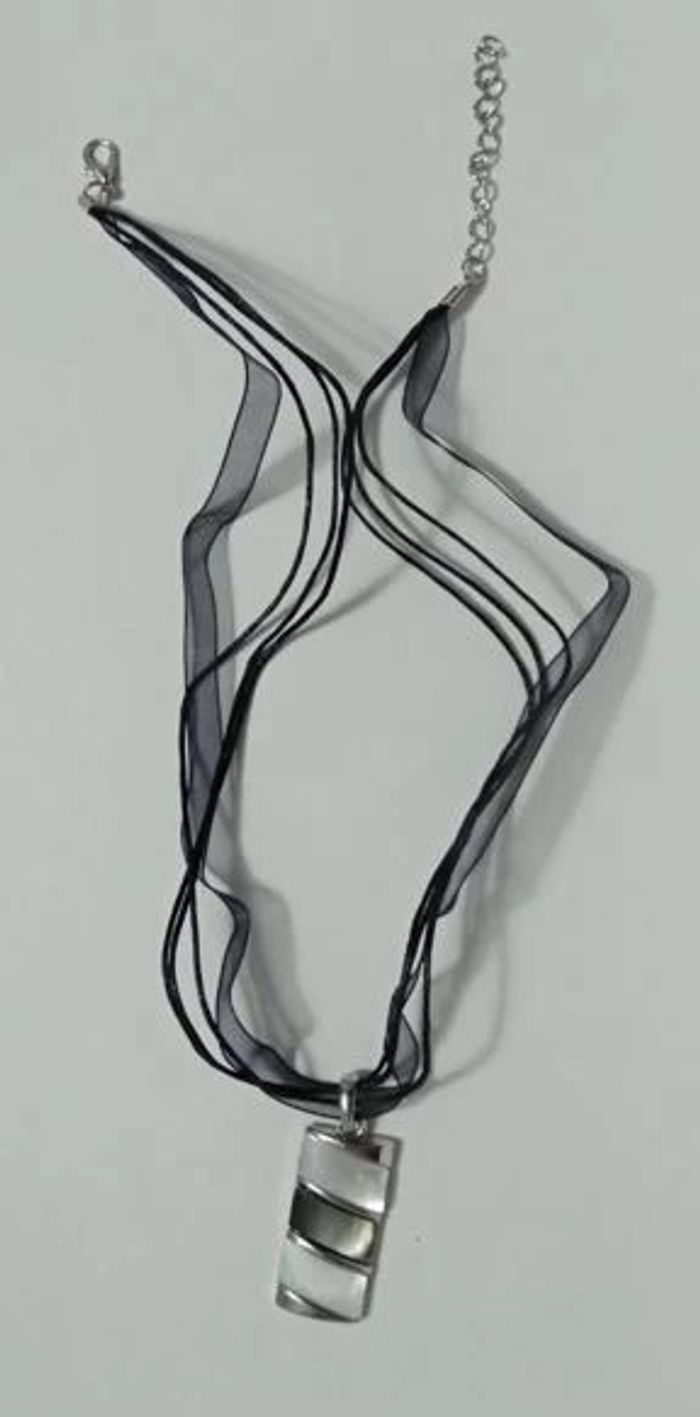 Collier avec pendentif rectangle - photo numéro 2