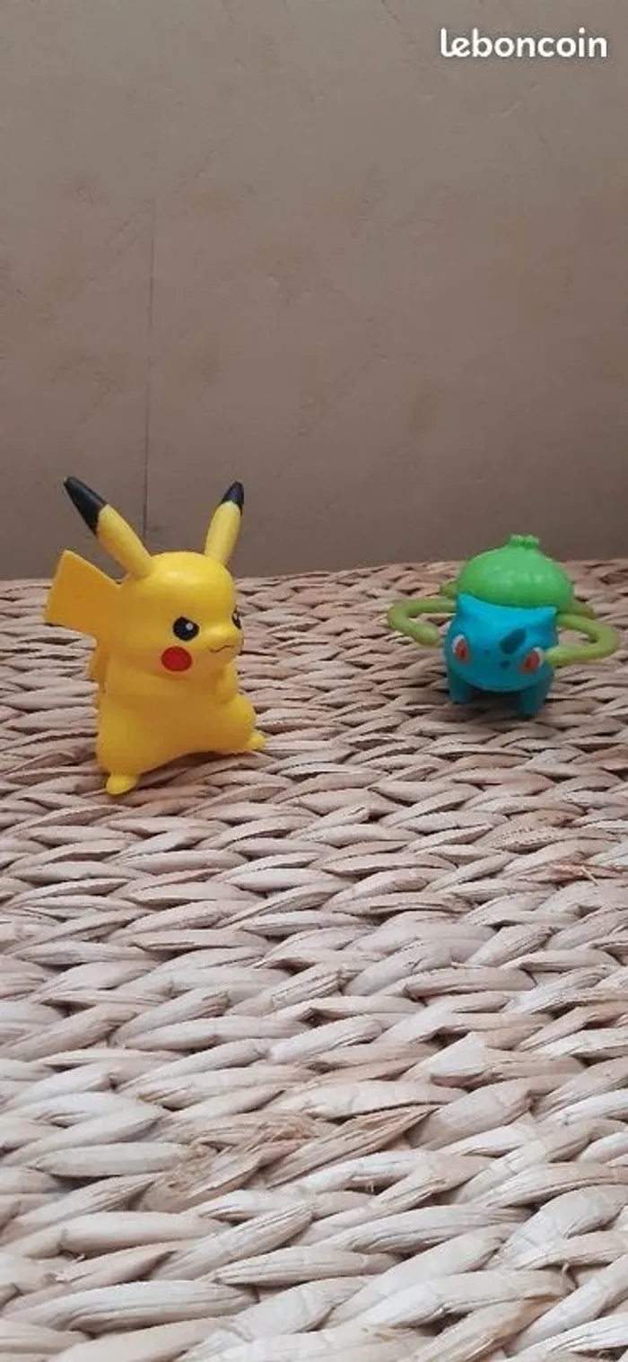 Lot de 2 figurines en plastique en très bon état