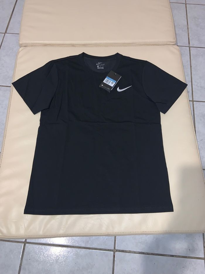 Ensemble Survêtement Running Jogging T-shirt Nike en coton Noir Neuf avec étiquette Taille M - photo numéro 4