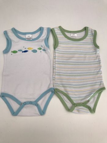 Lot de 2 bodies sans manche 6M