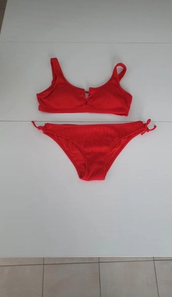 Maillot de bain rouge en 16 ans