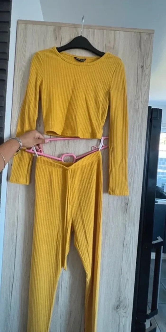 Ensemble jaune moutarde - photo numéro 3