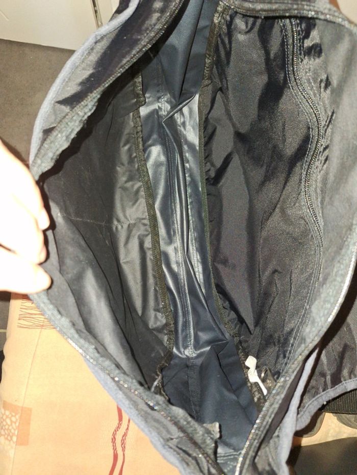 Sac à bandoulière Eastpak - photo numéro 9
