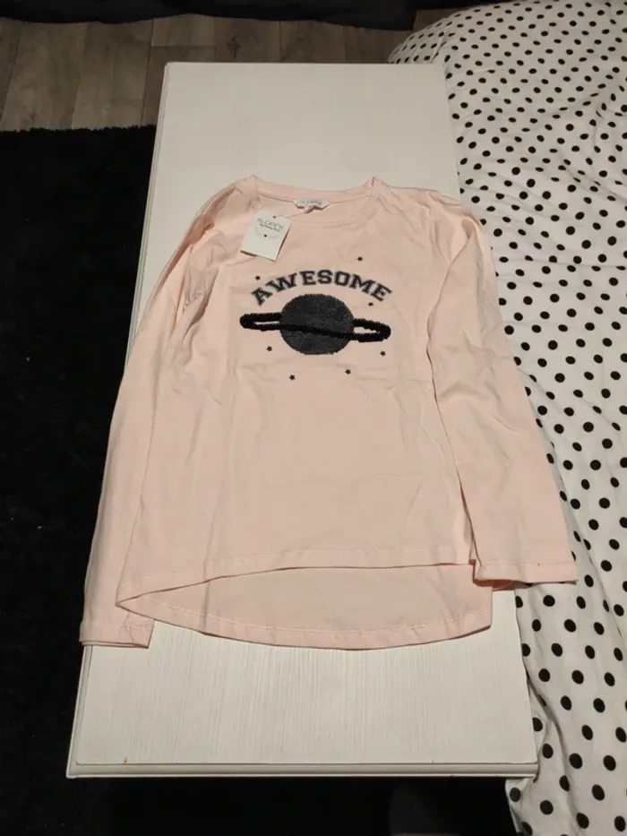Tee shirt a manches longues neuf