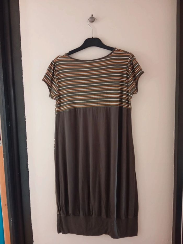 Robe à motifs floraux, en taille 42/XL - photo numéro 3