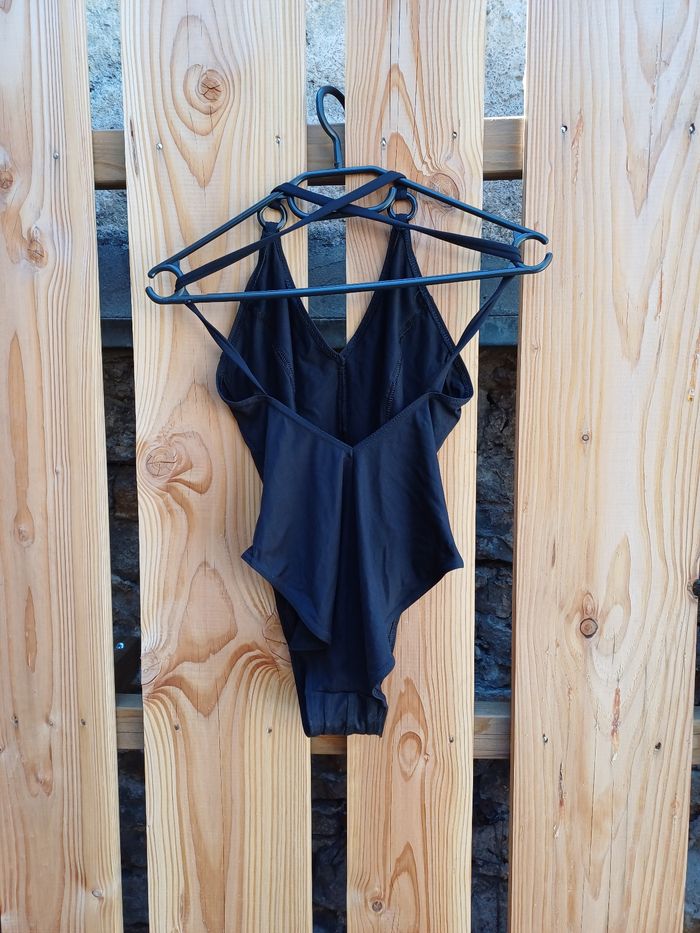 Joli maillot de bain une pièce noir dos croisé taille 38 - photo numéro 7