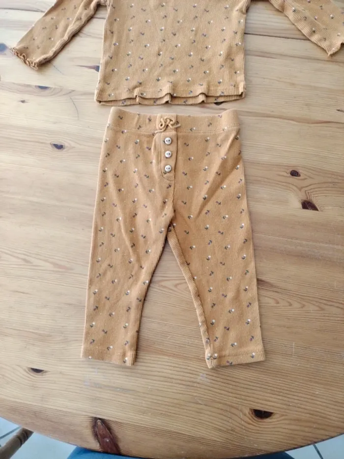 Pyjama moutarde - photo numéro 2
