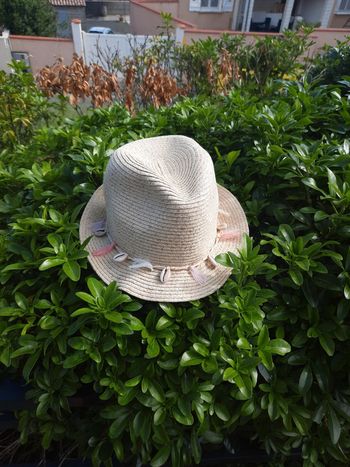 Chapeau fille doré