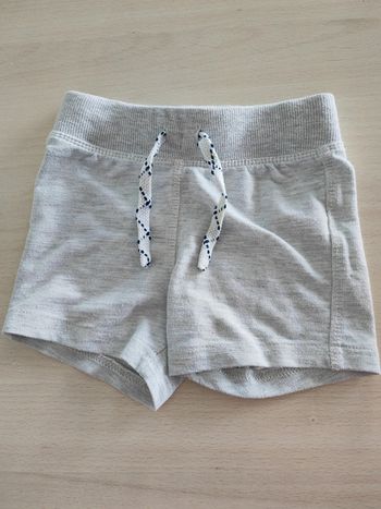 Short gris clair 12mois