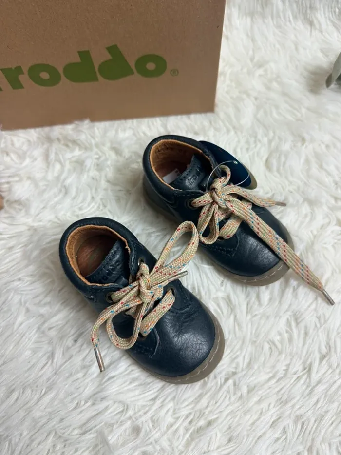 Paire de chaussures bébé Froddo taille 19 - photo numéro 3