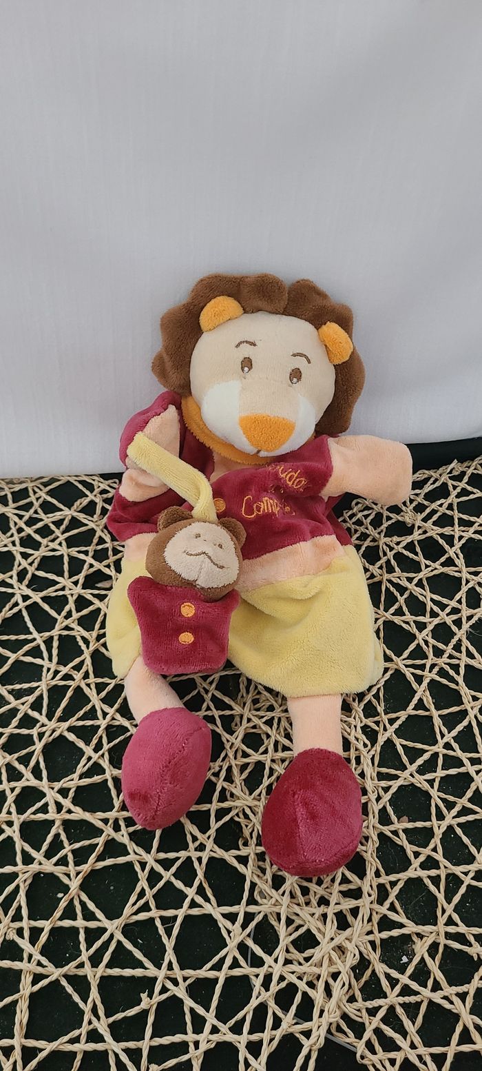 DOUDOU ET COMPAGNIE LION MARIONNETTE JAUNE ORANGE BORDEAUX BEBE - photo numéro 3