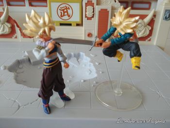 Figurine Dragon Ball Goku Yardrat Trunks Future Mirai Figure Bandai HG Gashapon