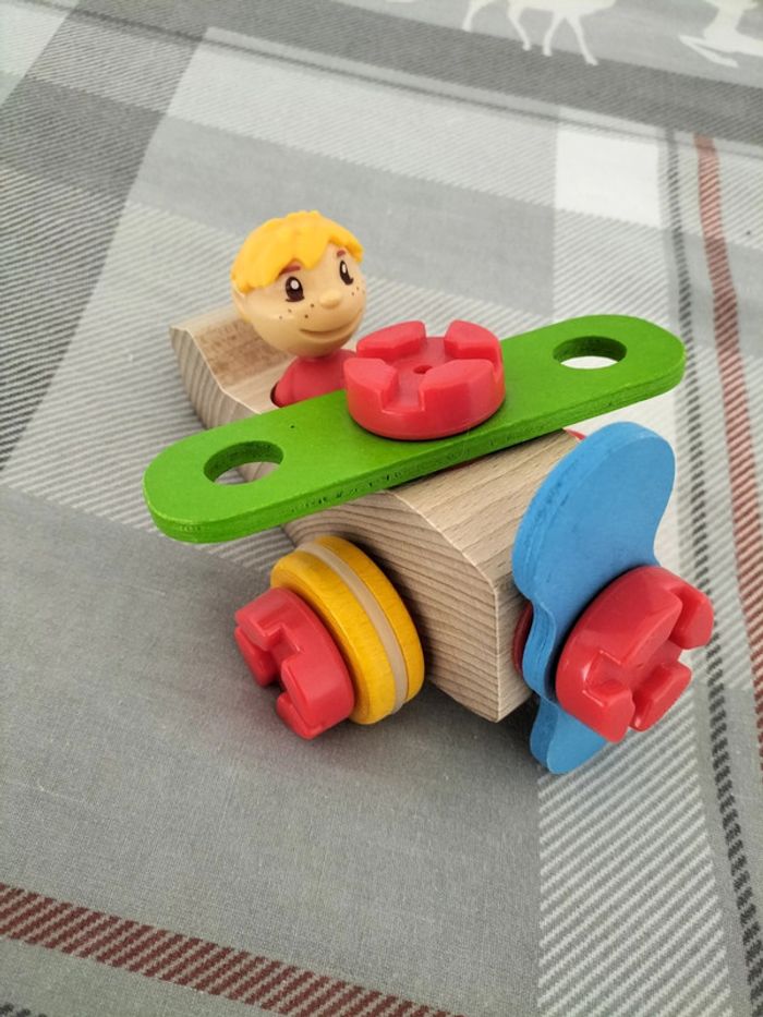 Petit avions de construction en bois