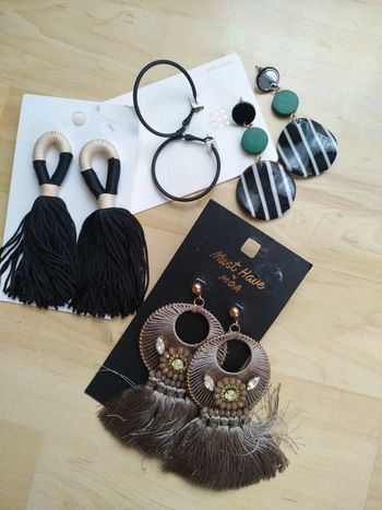 Lot de boucles d'oreilles neuves Moa H&M