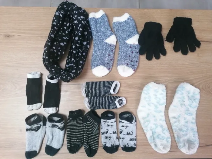 Lot hiver gants / écharpe / chaussettes 31-35 - photo numéro 5