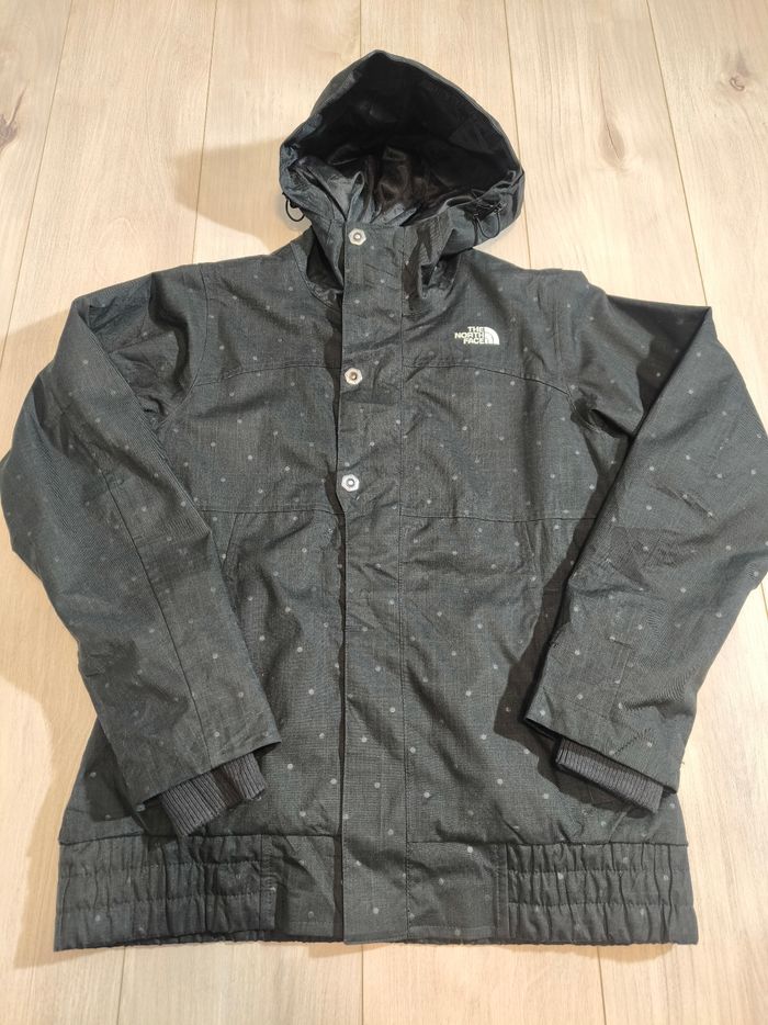 Veste the North face a capuche, taille M, noir a pois blanc, très bon état,
